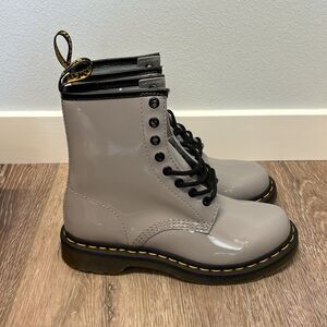 NEW! Dr. Martens 1460 Women's Grey Patent Leather Lace-Up Boots Size 7 #27635076